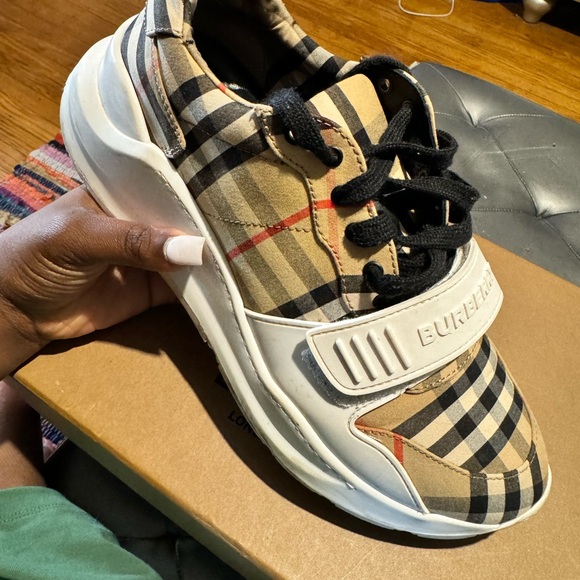 Authentic Burberry check and leather sneaker - Picture 2 of 3